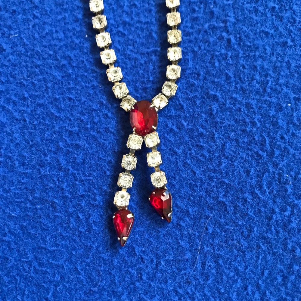 Beautiful Rhinestone Necklace - Picture 2 of 5